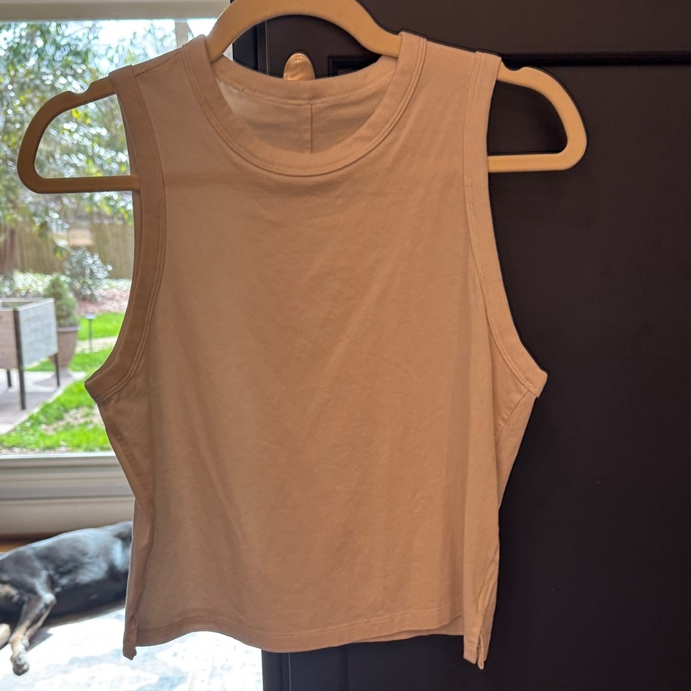 Lululemon Sleeveless Cream cropped tank